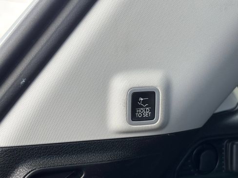 Used 2022 Jeep Grand Cherokee Limited AWD/4WD image 11