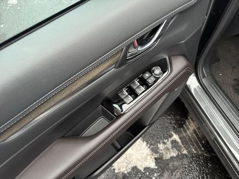 Used 2025 MAZDA CX-5 Signature image 17