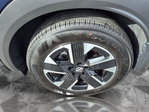 Used 2025 Nissan Kicks SV image 18