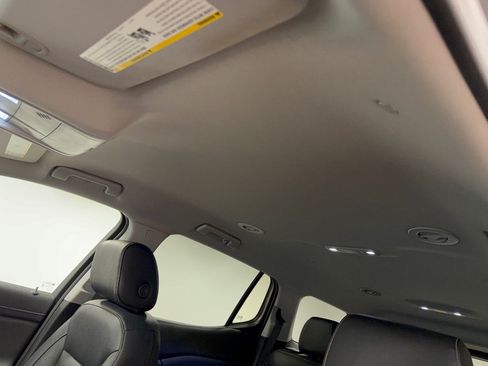 Used 2023 GMC Acadia SLE w/ Driver Convenience Package FWD image 27