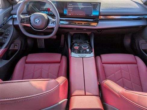 Used 2025 BMW i5 eDrive40i w/ Premium Package image 14