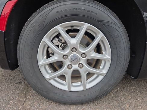 Used 2023 Chrysler Pacifica Touring-L FWD image 48