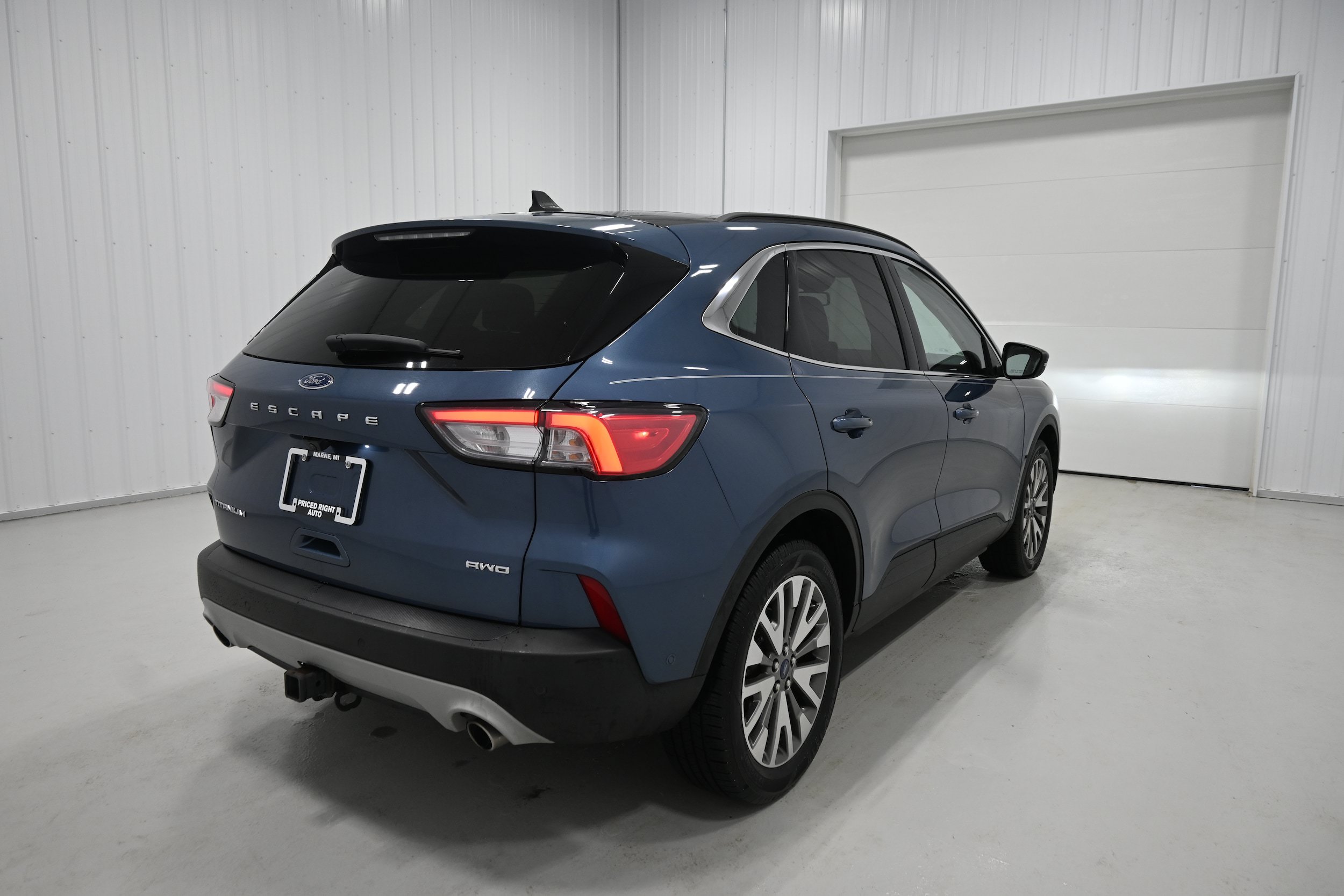Used 2020 Ford Escape Titanium w/ Titanium Premium Package 2.0 AWD/4WD image 36