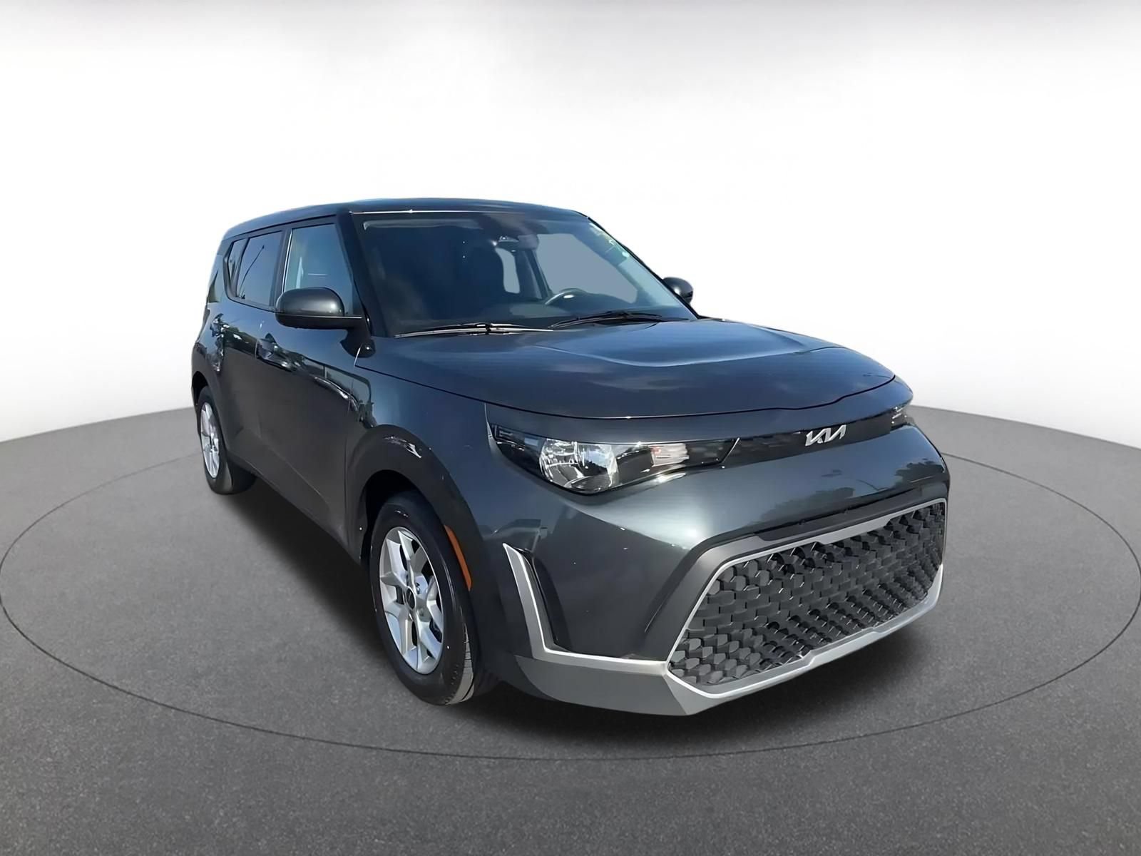 Used 2025 Kia Soul LX w/ LX Technology Package FWD image 3