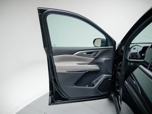 New 2026 Chevrolet Traverse LT w/ Enhanced Driving Package image 23