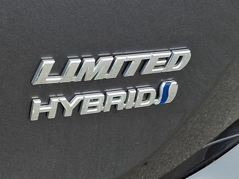 Used 2018 Toyota RAV4 Limited AWD/4WD image 31