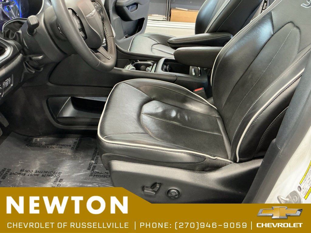 Used 2025 Chrysler Pacifica Limited FWD image 16
