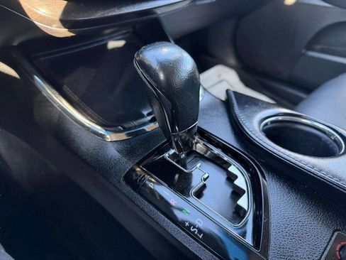 Used 2018 Toyota Avalon XLE image 25