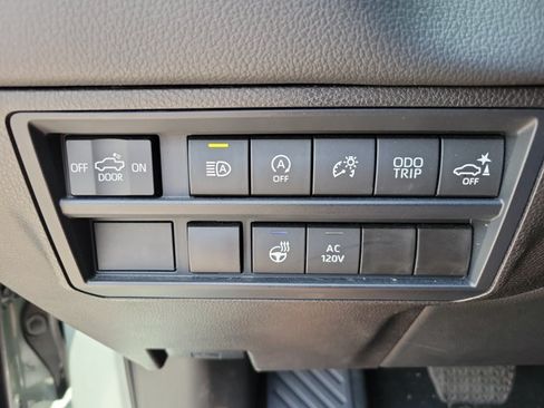 Used 2025 Toyota Tundra Limited AWD/4WD image 17