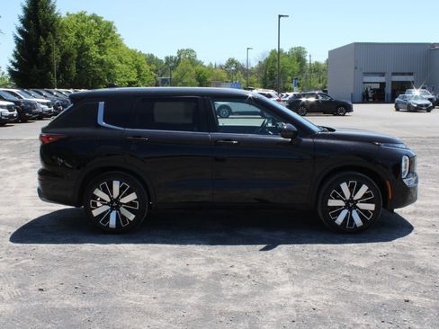 Used 2025 Mitsubishi Outlander SE AWD/4WD image 4