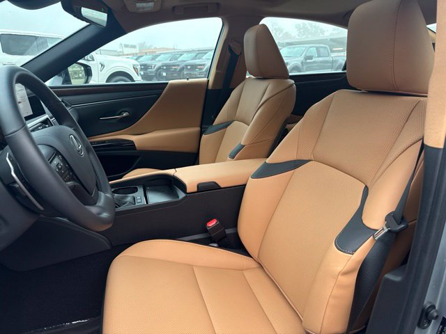 Used 2025 Lexus ES 300h w/ Premium Package FWD image 9