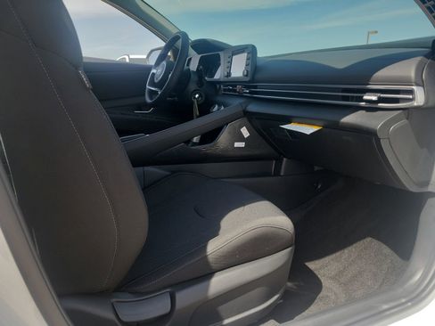 New 2026 Hyundai Elantra SE FWD image 17