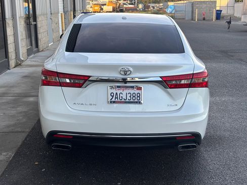 Used 2017 Toyota Avalon XLE Plus image 4