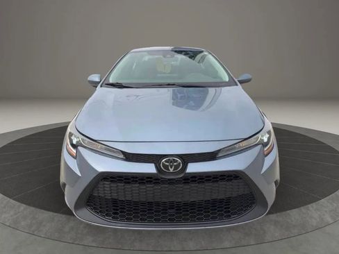 Used 2022 Toyota Corolla LE FWD image 2