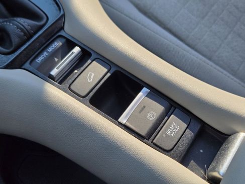 Used 2023 Honda HR-V LX image 24