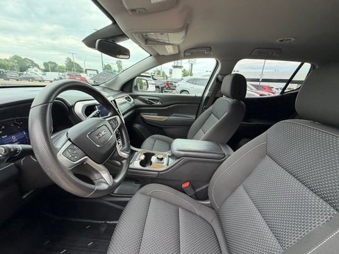 Used 2022 GMC Acadia SLE w/ LPO, Floor Liner Package AWD/4WD image 4