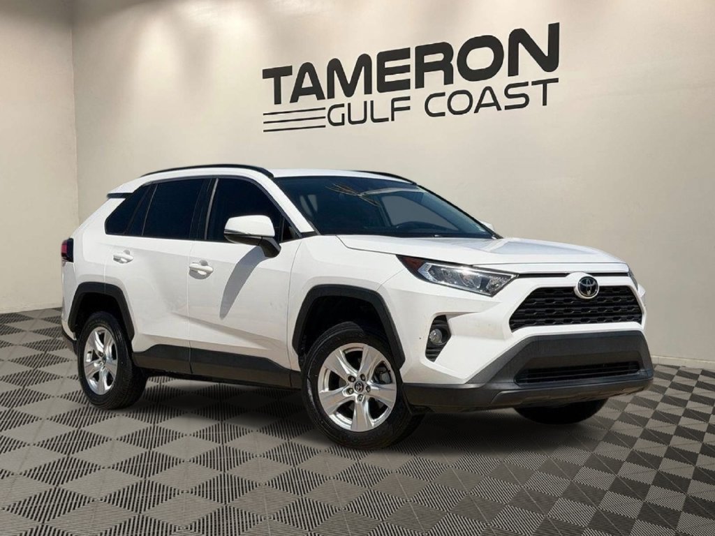 Used 2021 Toyota RAV4 XLE w/ Convenience Package FWD image 1