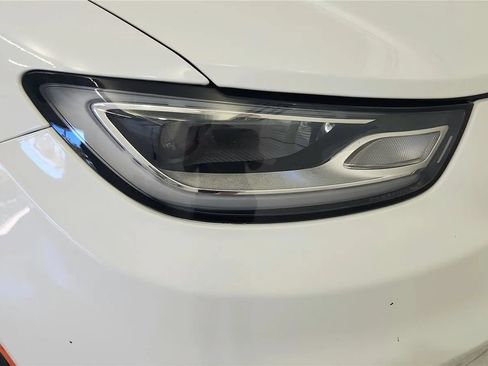 Used 2023 Chrysler Pacifica Touring-L FWD image 14