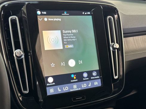 Certified 2023 Volvo XC40 B5 Ultimate AWD/4WD image 17