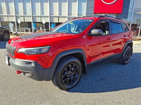 Used 2019 Jeep Cherokee Trailhawk image 3