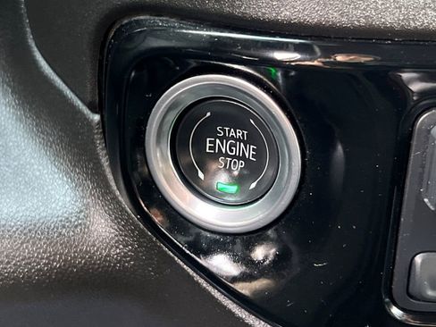 Used 2025 GMC Sierra 1500 SLT image 19