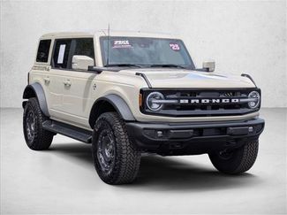 Used 2025 Ford Bronco Outer Banks w/ Sasquatch Package AWD/4WD video 3