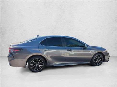Used 2021 Toyota Camry SE FWD image 5