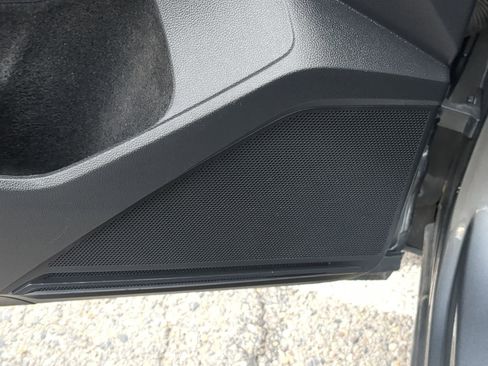 Used 2023 Volkswagen Tiguan SE image 15