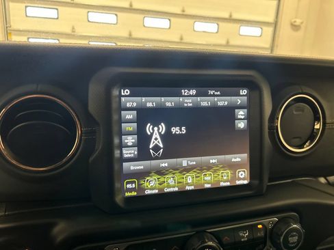 Used 2022 Jeep Wrangler Unlimited Sahara AWD/4WD image 21