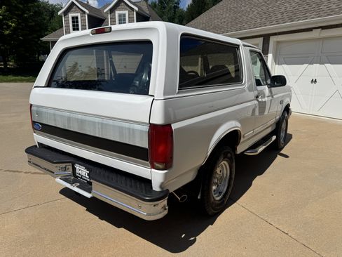 Used 1993 Ford Bronco XLT AWD/4WD image 8