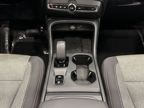 Used 2025 Volvo XC40 B5 Core image 37