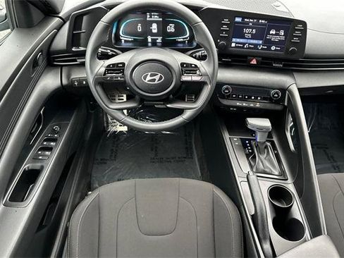 Certified 2025 Hyundai Elantra Sport image 15