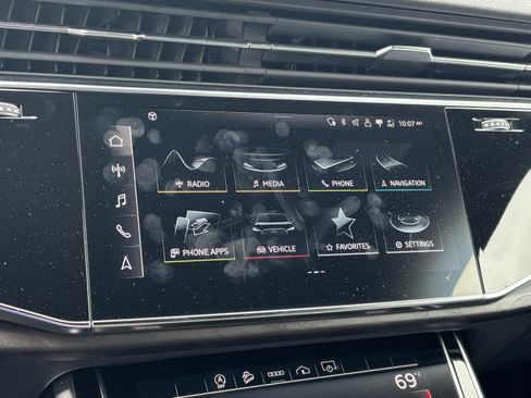 Used 2022 Audi Q7 2.0T Premium Plus w/ Premium Plus Package AWD/4WD image 23