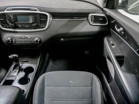 Used 2017 Kia Sorento AWD image 30