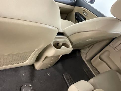 Used 2016 Kia Sedona LX w/ LX Convenience Package image 14