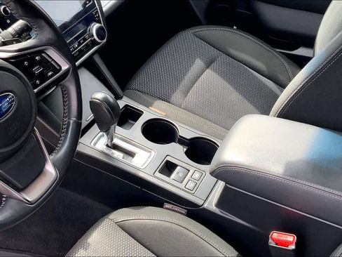 Used 2019 Subaru Outback 2.5i Premium image 16