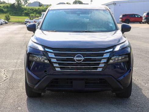 Used 2025 Nissan Rogue SV AWD/4WD image 2