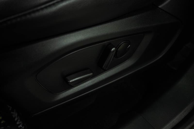 Used 2024 Ford Explorer Limited AWD/4WD image 18