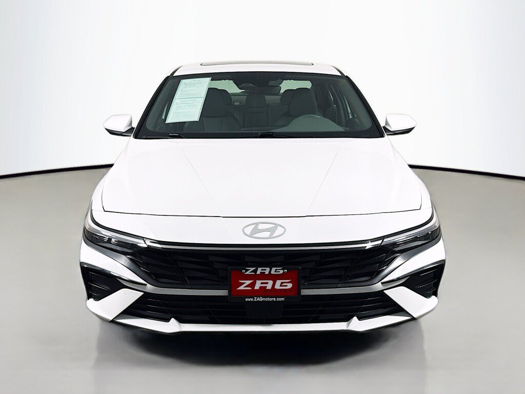 Used 2025 Hyundai Elantra SEL FWD image 8