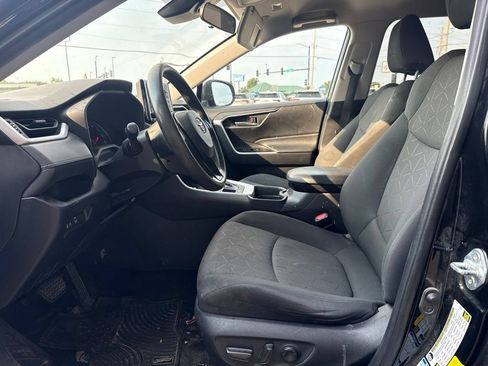 Used 2021 Toyota RAV4 XLE AWD/4WD image 12