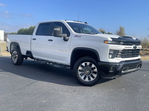 Used 2025 Chevrolet Silverado 2500 Custom w/ Custom Value Package image 2