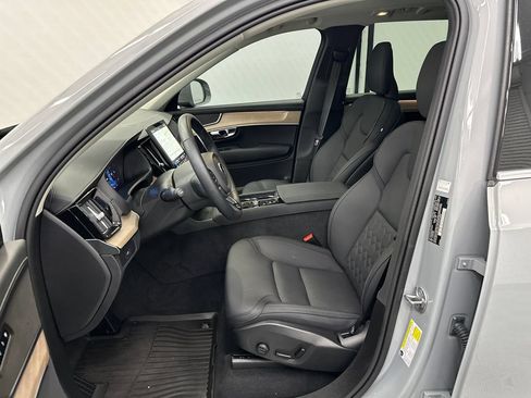 Used 2025 Volvo XC90 B5 Core w/ Protection Package AWD/4WD image 9