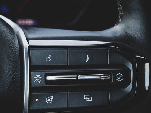 Used 2024 Chevrolet Colorado LT w/ LT Convenience Package III image 16