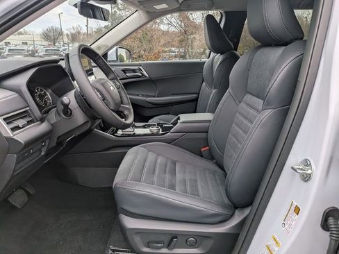 New 2026 Mitsubishi Outlander SE image 14