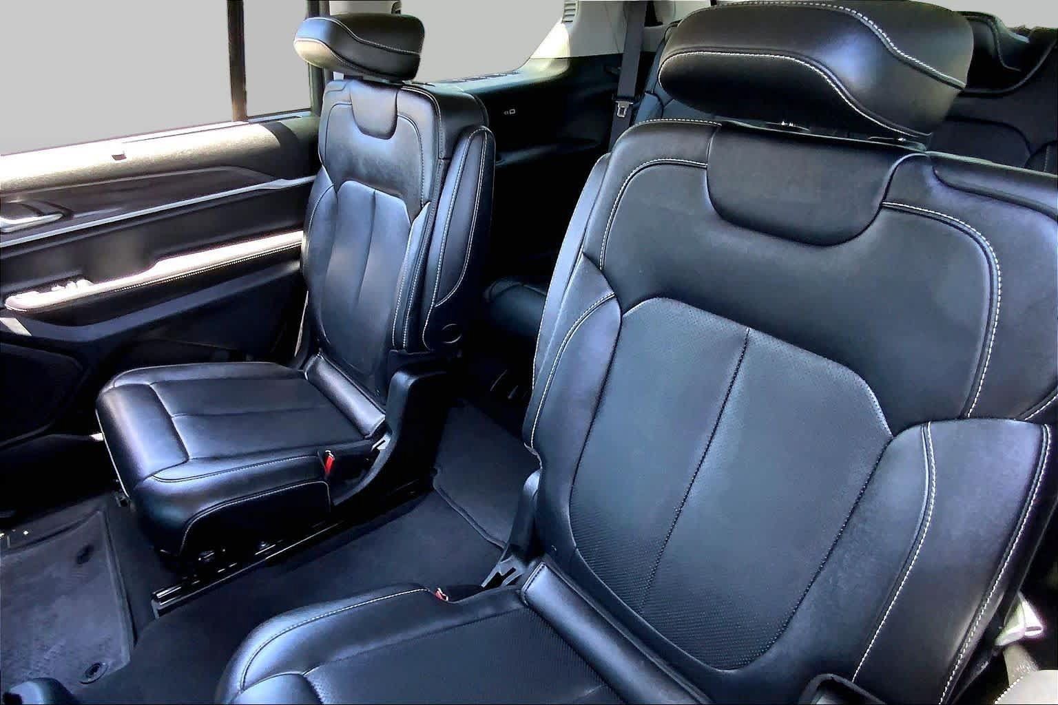 Used 2023 Jeep Grand Cherokee L Limited w/ Luxury Tech Group II RWD image 20