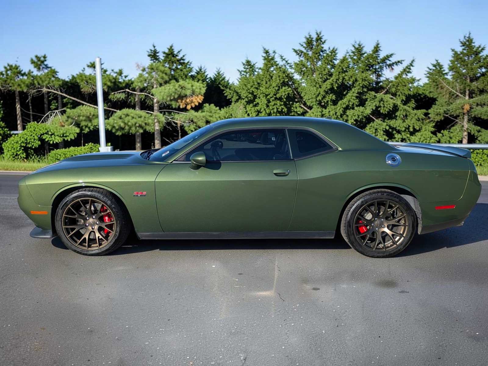 Used 2018 Dodge Challenger SRT w/ Technology Group RWD image 3