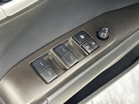 Used 2023 Toyota Camry SE w/ Convenience Package image 17