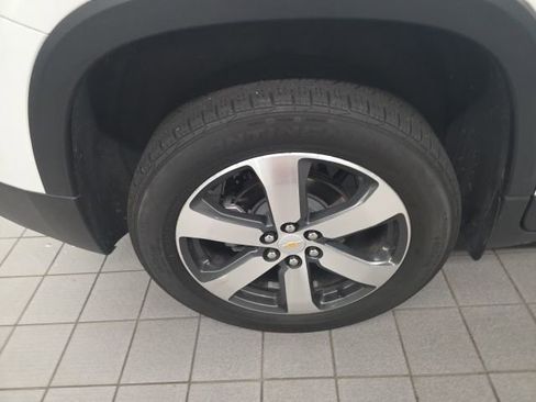 Used 2023 Chevrolet Traverse LT w/ LT Premium Package image 8