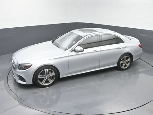 Used 2017 Mercedes-Benz E 300 4MATIC image 35