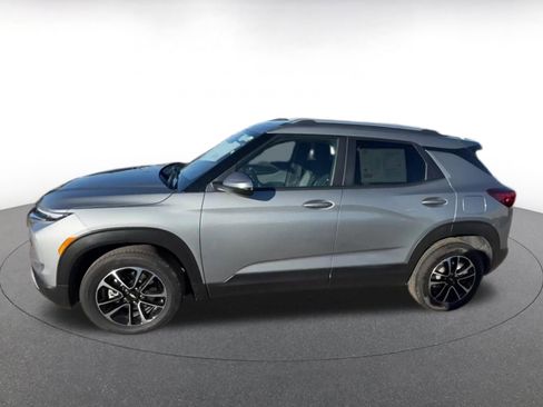 Used 2025 Chevrolet TrailBlazer LT image 9
